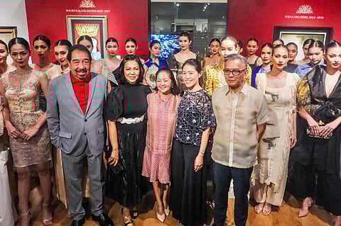 Mercator models clad in contemporary Filipino wear surround (from left) Daily Tribune Publisher and President Willie Fernandez, Executive Vice President Chingbee Fernandez, First Lady Louise “Liza” Araneta-Marcos with Salcedo Auctions chairman and chief specialist Richie Lerma with Karen Kua-Lerma.
