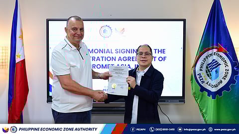 PEZA director general Tereso Panga (right) and Eugeniusz Pietrow of Promet Asia, Inc. show Certificate of Registration of Promet Asia, Inc. to be officially one of the registered business enterprises under PEZA.