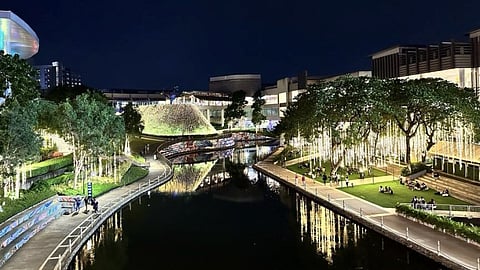 Festival Mall’s Water Garden Christmas Lights shine bright, spreading holiday cheer!