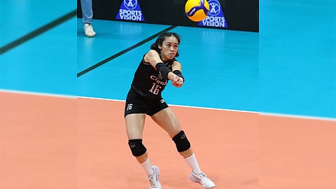 Dawn Macandili-Catindig puts up a rock-solid defense in the backline to lift Cignal to a 25-19, 20-25, 25-18, 25-21 win over Chery Tiggo in the PVL All-Filipino Conference yesterday at the Filoil EcoOil Centre.