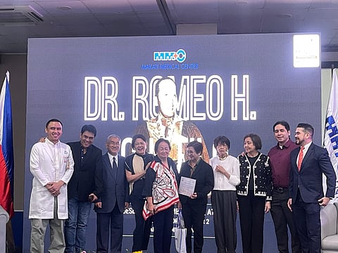 Members of the Gustilo family gave a certificate of appreciation to Dr. Maria Lourdes Maglinao, Chief of the Neurosurgery at the University of Santo Tomas (UST) Hospital.