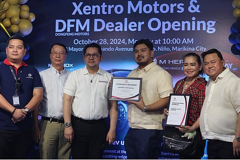 In photo are Aldrin Ong from Autoflare; Dr. Jose Chua from Dreamcar Unlimited Automotive Corporation; Atty. Albert Arcilla, managing director of Dongfeng Motors Philippines; Xerex Cruz, director of Xentromotors; Adelaida Cruz, vice chairperson of Xentromalls; and Alex Cruz, chairman of Xentromalls.