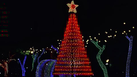 The garden of light, patterned after Meralco’s much-loved annual Liwanag Park in Pasig City, is a radiant tribute to the spirit of Christmas, where millions of lights twinkle against the backdrop of the city’s storied past.