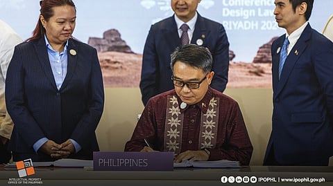 IPOPHL director general Atty. Rowel Barba signs the Riyadh Design Law Treaty last 22 November in Saudi Arabia.
