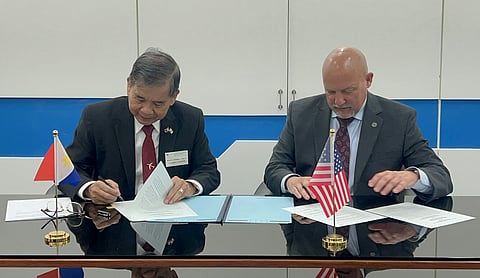 Photo from CAAP (L-R): CAAP Director General Capt. Manuel Antonio Tamayo and FAA Air Traffic Operating Officer Chief Timothy Arel singed Non-Binding Air Navigation and Implementation Cooperation Work Plan during the 35th APANPIRG Meeting held on 25 November in Bangkok, Thailand.
