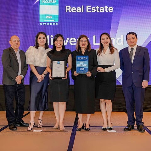 L-R: Joseph Voltaire Contreras (PDI Executive Editor), Katrina Mae Dalusong (PDI VP For Sales and IGC Group Sales Head),
Sheriben Paraguas (FDC FVP Group HR Strategy and Center of Excellence Head), Venus Mejia (FLI EVP and Chief Financial
Officer), Amytis Banaag (FLI HR Operations Head), Atty. Rudyard Arbolado (PDI President and CEO)