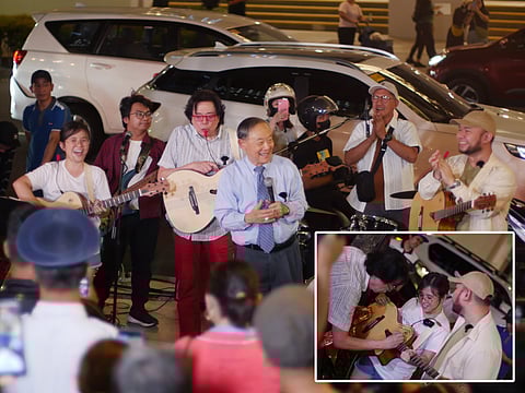 Buskers were given an unexpected boost when musicians Ramon Jacinto and Jose Mari Chan dropped in and jammed with popular street musician Eloisa at Uptown Mall in BGC.