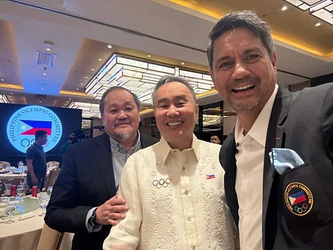 POC president Abraham ‘Bambol’ Tolentino takes a photo with POC second vice president Richard Gomez and POC treasurer Dr. Jose Raul Canlas following their elections last Friday.