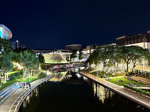 Festival Mall’s Water Garden Christmas Lights shine bright, spreading holiday cheer!