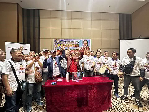 Local transport leader Efne Lusoc (right), joined by his fellow transport sector representatives, expressed their full support for senatorial aspirant Luis "Manong Chavit" Singson by ceremonially raising his hand during a gathering in Puerto Princesa City. The gesture signified their endorsement of Singson’s candidacy, following his presentation of modernization initiatives aimed at improving the transport sector, including the introduction of affordable electric vehicles and a no-interest financing scheme.