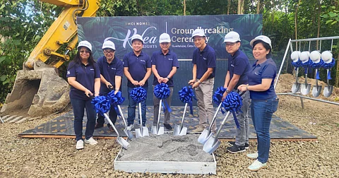 (from left) Assistant vice president for Project Development April Bernal, vice president for Legal and Permits Atty. Roel Pacio, assistant vice president for Regional Sales Blue Umali, DMCI Group chairman Isidro Consunji, president Alfredo Austria, vice president for Project Development Dennis Yap, and DMCI Homes Cebu business manager Riza Siasar-Ballesteros.