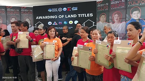 385 families receive land titles