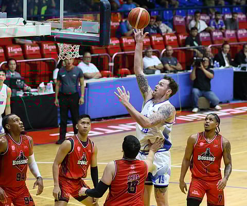 Chris McLaughlin of Hong Kong Eastern asserts his dominance over Blackwater defenders during their PBA Commissioner’s Cup game last night at the Filoil EcoOil Centre. The Eastern prevailed, 84-75.