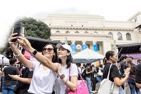 Happy tears Results released yesterday by the Supreme Court reduce some bar takers to great emotion. A total of 3,962 examinees passed this year, with a passing rate of 37.84 percent.