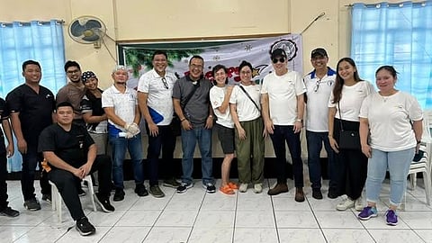In partnership with the Municipality of Pateros, the Philippine Veterinary Medical Association, and Biyaya Animal Care, an assembly under the ‘Spay it Forward’ campaign led by Joe ‘Manong Joe’ Zaldarriaga, Meralco’s vice president and corporate communication head (fourth from right), was held on 15 December at the Pateros Elementary School. The one-day activity provided free spaying, neutering, and anti-rabies vaccinations to over 120 dogs and cats.