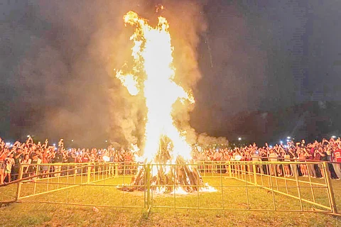 MEMBERS of the UP community savor the sweetness of their UAAP Season 87 success with a bonfire celebration on Monday night at the Sunken Garden inside the UP Diliman campus.