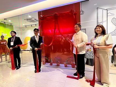 Leading the opening ceremony are Taiwan Tourism Administration Director of International Affairs Division Yi-Chen Huang (second from left) and Taiwan Representative Wallace Minn-Gan Chow (third from left).