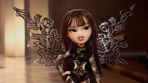 Bratz recreates Lisa's Victoria's Secret fashion show look