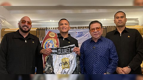 World No. 1 super-featherweight Charly Suarez (second from left) is eyeing a breakout 2025. He is being assisted in his world title hunt by former Ilocos Sur Gov. Chavit Singson (second from right) and trainer Delfin Boholst (right) and Singson’s assistant Rick Navalta.