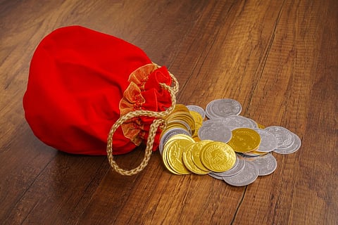 French pawnshops give back for Christmas