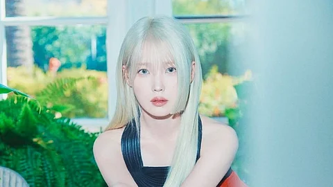 IU donates 500 million won to charity