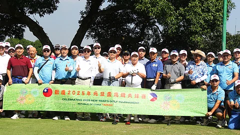 TAIWANESE Ambassador Wallace Chow (middle) welcomes guests and other participants in the New Year’s Cup golf tournament hosted by the Taiwan Economic and Cultural Office on Monday at Palmer Course of The Orchard Golf and Country Club.