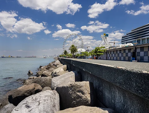 The wave return feature redirects water back into the bay, providing protection from high waves.