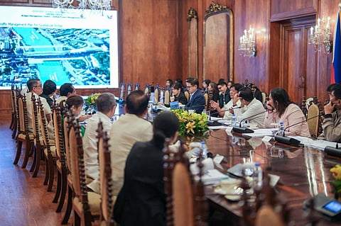 PRESIDENT Ferdinand Marcos
Jr. meets with experts to develop
plans aimed at mitigating the
traffic impact of the project.