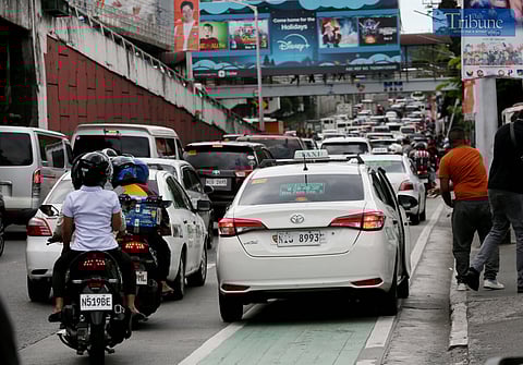 Heavy traffic along EDSA Southbound heading toward Cubao, Quezon City, on Thursday, 9 January. On Wednesday, the Land Transportation Franchising and Regulatory Board (LTFRB) convened a dialogue with 19 transport network vehicle service (TNVS) platforms operating in the country to ensure their compliance with fare discount mandates for senior citizens, persons with disabilities (PWDs), and students.
