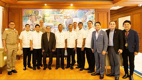 From L to R: Cav/Capt. Norsal Dimaporo, Cav/PMGen. Magtanggol Gatdula, Cav/ RAdm. Ramon Punzalan, Cav/Capt. Ryan Bakabak, Manny Pangilinan, Cav/Chairman, PBGen. Raul Gonzales, Cav/Gen. Ricardo David Jr., Cav/Col. Pedro Agapito, Cav/Col. Domingo Pequiras, Cav/PMGen. Ericson Velasquez, Metro Pacific Investments Corp. head of Government Relations and Public Affairs Atty. Mike Toledo, Meralco vice president and head of Corporate Communications Joe Zaldarriaga, and PLDT vice resident for Property Management Cav. Leo Gonzales.