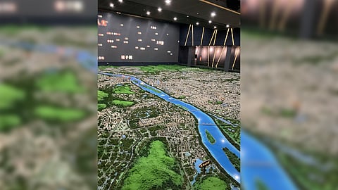A breathtaking bird’s-eye view of Changsha’s central urban area through a scale model.
