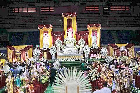 Hundreds of devotees visit 400 figures of Santo Niño exhibited at the Cuneta Astrodome, Pasay City on Thursday, 16 January.