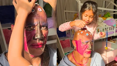 Dwayne Johnnson enjoying makeup moments with his two daughter