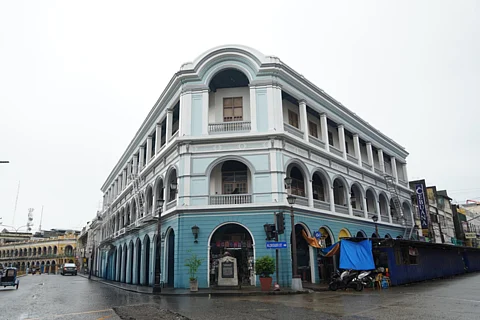 Spaghetti lines gone In a significant advancement for urban electric power distribution, More Electric and Power Corporation has successfully connected its first customer to the Underground Distribution System in Iloilo City. The historic connection was made with the Intensity Fitness Gym, located on JM Basa Street, becoming the first recipient of this innovative energy solution.