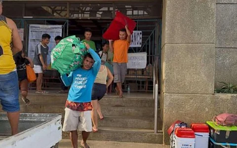 Kanlaon evacuees cry for portalets, folding beds