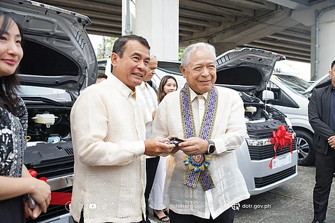 Transportation Secretary Jaime J. Bautista presided the oathtaking of newly-promoted Office for Transportation Security (OTS) screening officers on Monday, urging them to extend better service to passengers.
“Let’s continue to implement OTS projects. Let’s continue the good work,” Sec. Bautista told the OTS management and personnel.