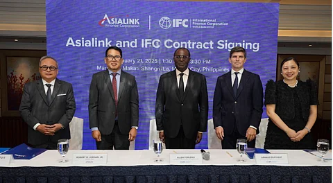 At the contract signing of the investment deal with the International Finance Corp. are (from left): Ruben Y. Lugtu II, chairman of Asialink Finance Corporation; Robert B. Jordan Jr., CEO, Asialink Group of Companies; Allen Formelu, FIG Regional Industry Director for Asia and Pacific, International Finance Corporation; Arnaud Dupoizat, FIG regional manager for East Asia and Pacific, International Finance Corporation; Aileen Theresa Ruiz-Zarate, senior investment officer and FIG Philippines Country actor, International Finance Corporation.