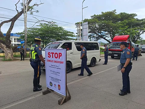 (FILE PHOTO) COMELEC checkpoint. Law enforcement officers conduct inspections at a designated checkpoint in Puerto Princesa to enforce the gun ban and ensure security ahead of the May 2025 elections.