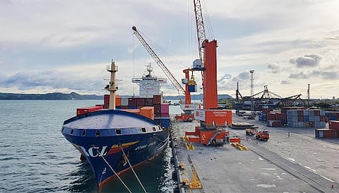 Visayas Container Terminal welcomes gearless vessel