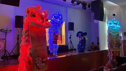 Cultural lion dance performance at the Cardinal Santos Medical Center (Gabriela Baron)