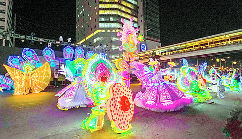 SM City Iloilo was alive with festivity as mall-goers enjoyed the vibrant atmosphere and excitement of the celebration through the AweSM experience. This year’s ILOmination was extraordinary as it was participated by various light festivals in the country.