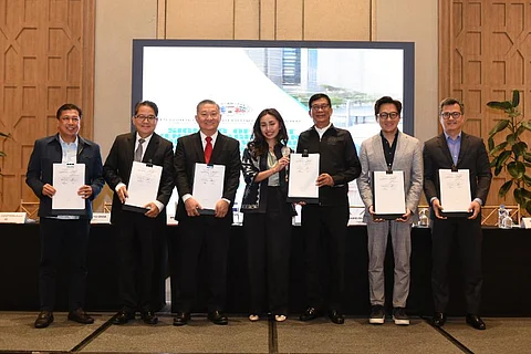 (L-R) Cavite PPP Committee Vice-Chairman Arnel Cantimbuhan, Maplecrest president Erlaster Sotto, Maplecrest chairman Guillermo Choa, Cavite Gov. Athena Tolentino, Cavite PPP Committee Chairman Renato Abutan, Megawide chairman and CEO Edgar Saavedra, and Megawide chief business development officer Jaime Feliciano.