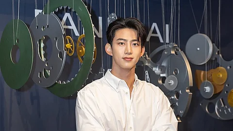Taecyeon’s agency clarifies viral ‘proposal’ photos