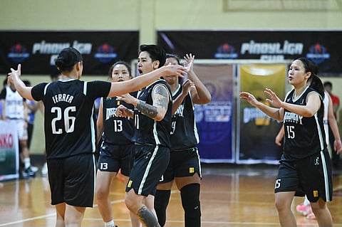 Perlas shine, sink Lady Sailors