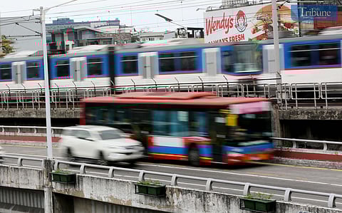 (FILE PHOTO) 6 February 2025: An EDSA bus travels along the thoroughfare’s carousel on 6 February 2025. The government is considering removing the EDSA bus lane, citing its overlap with the MRT-3 and the potential to ease traffic congestion. MMDA Chair Romando Artes discussed the proposal with President Ferdinand Marcos Jr. during a meeting on Metro Manila’s Comprehensive Traffic Management Plan (CTMP).