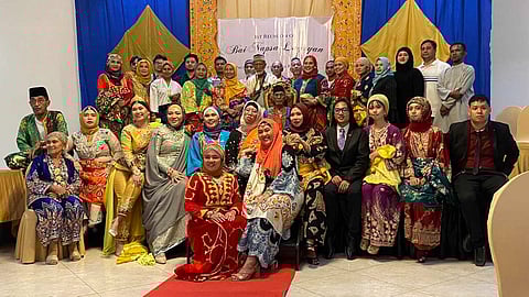 Sultan Phugdalun (center) and British High Court identified heirs of the ancestral territorial proprietary rights of Sabah (North Borneo).