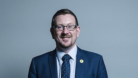 Official portrait of Andrew Gwynne