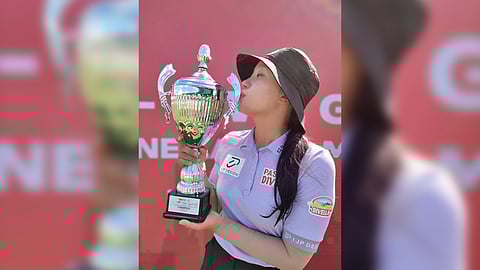 Kim Kayoung kisses the championship trophy following her one-stroke victory in the Philippine Ladies Masters.