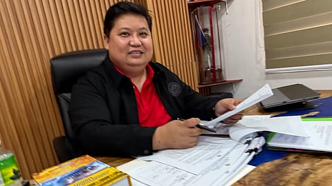 District Collector Atty. Kriden Balgomera of the Port of Limay, Bataan, presents the Warrant of Seizure and Detention to the DAILY TRIBUNE.