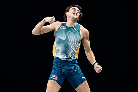 Armand Duplantis ‘shakes off the rust’ by setting a tournament record of 6.10 meters in the ISTAF Indoor meet in Berlin.
